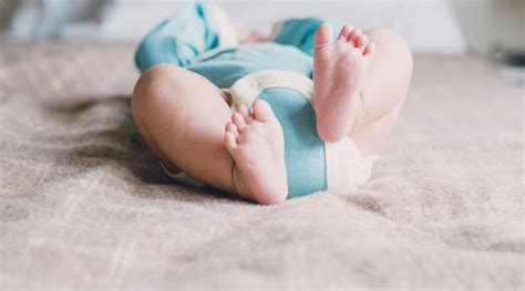 Këto jashtëqitje përbëhen nga lëngu amniotik. . Jashtqitja te bebet 3 muajsh